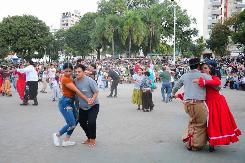 Gran Convocatoria De Vecinos En Los Festejos Patrios Del Parque Cambá