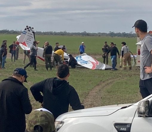 Impactante se estrell una avioneta en la apertura de una muestra